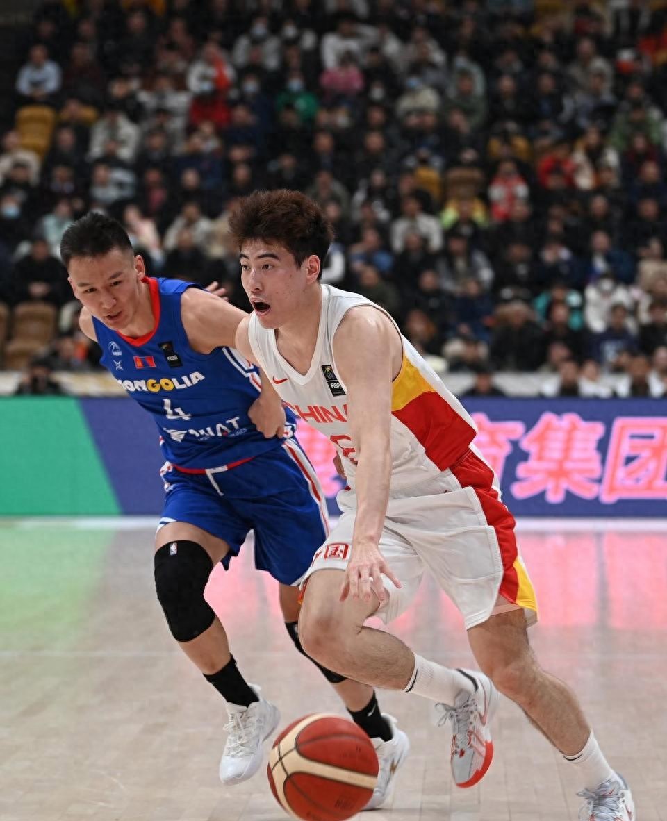 关于亚冠国际比赛日走向成谜，深圳男篮主帅复盘，气氛紧张，年轻球员得到机会的信息