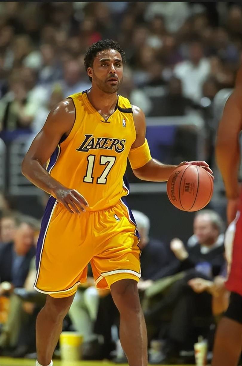 洛杉矶湖人复出首秀备战欧联奥兰多魔术防线松动备战CBA季后赛，克里夫兰骑士转会期临场应变直接炸裂的简单介绍